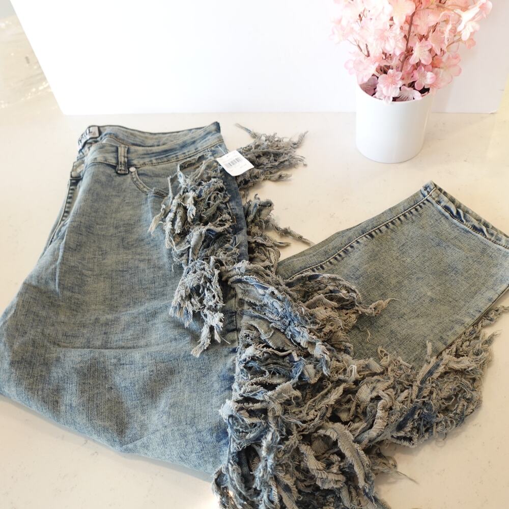 Thrill High-Rise Distressed / Fringe Jeans SIZE 22